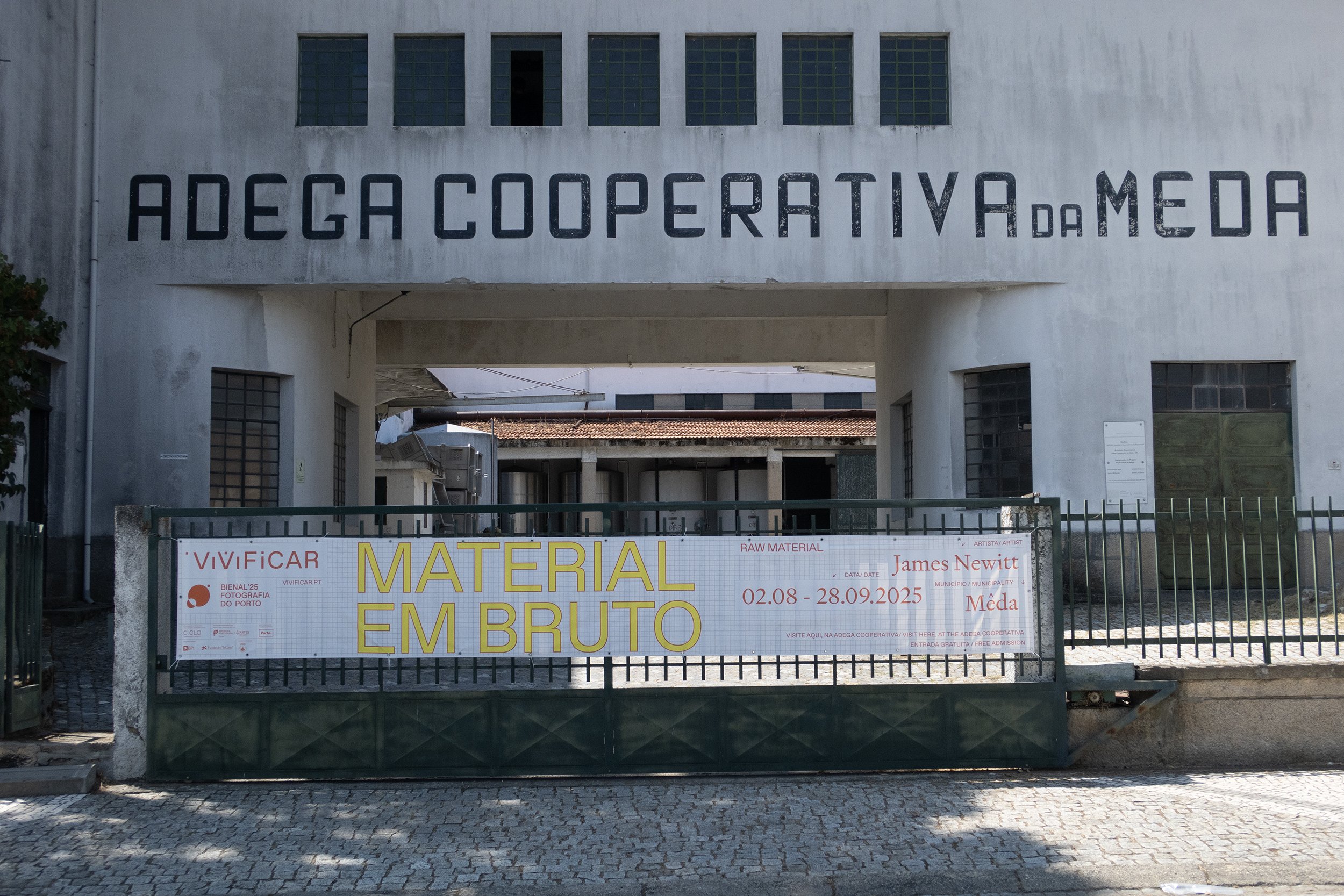 Bienal_Fotografia_Porto_Vivificar_Meda09_James Newitt_Material em Bruto